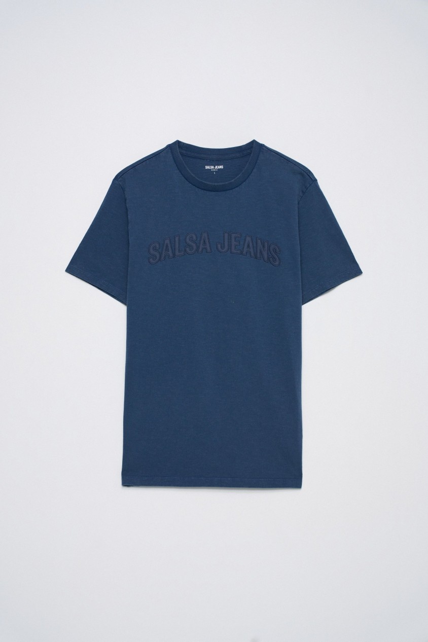 T-SHIRT MIT BRANDING