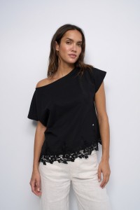 T-SHIRT COM RENDA