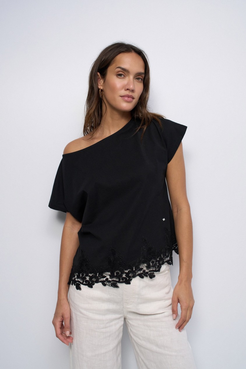 T-SHIRT COM RENDA
