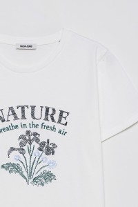 T-SHIRT COM BORDADO
