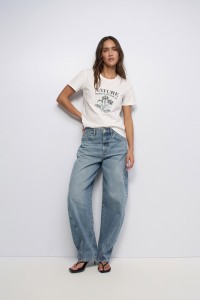T-SHIRT COM BORDADO