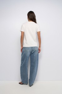 T-SHIRT COM BORDADO
