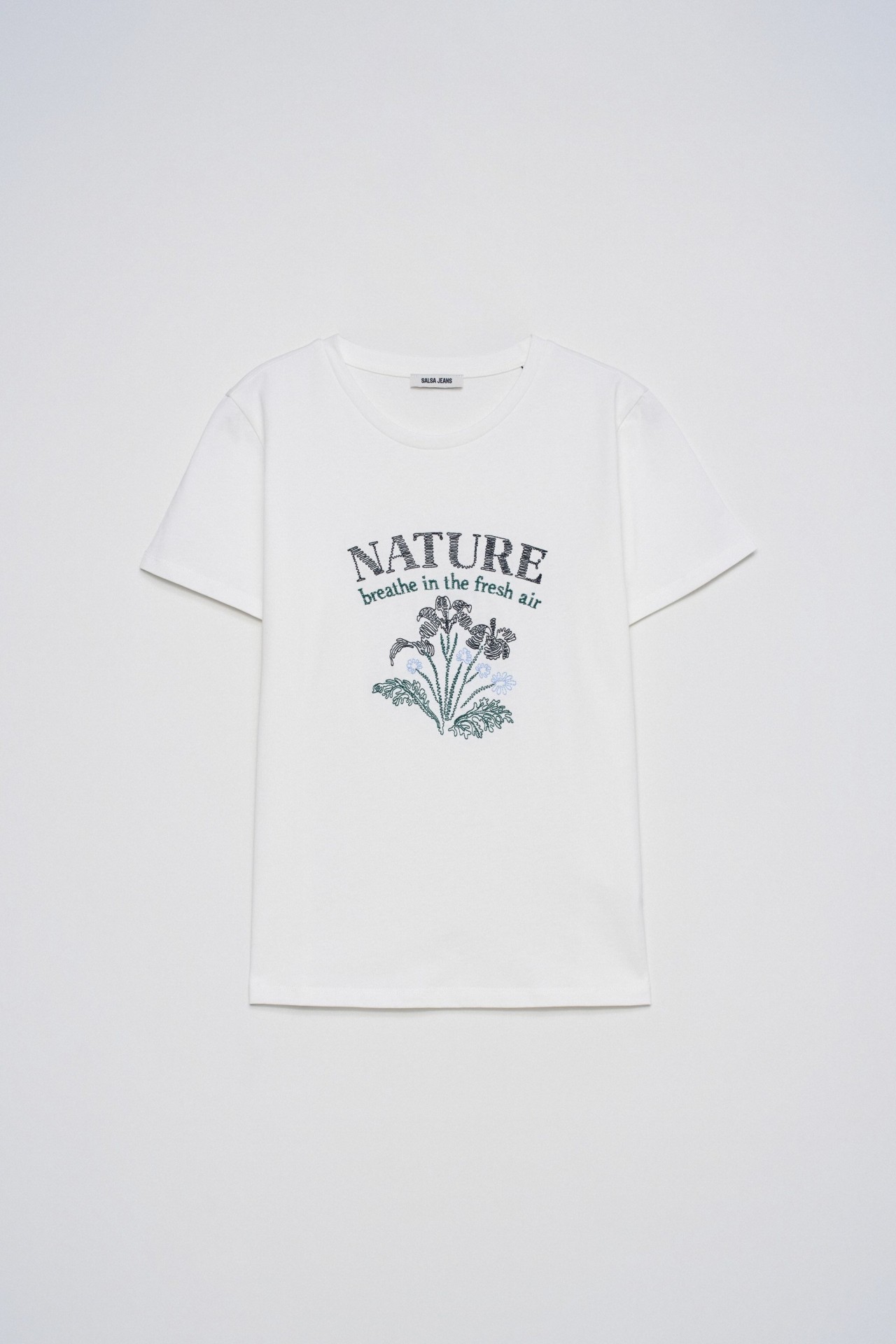 T-SHIRT COM BORDADO
