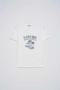 T-SHIRT COM BORDADO