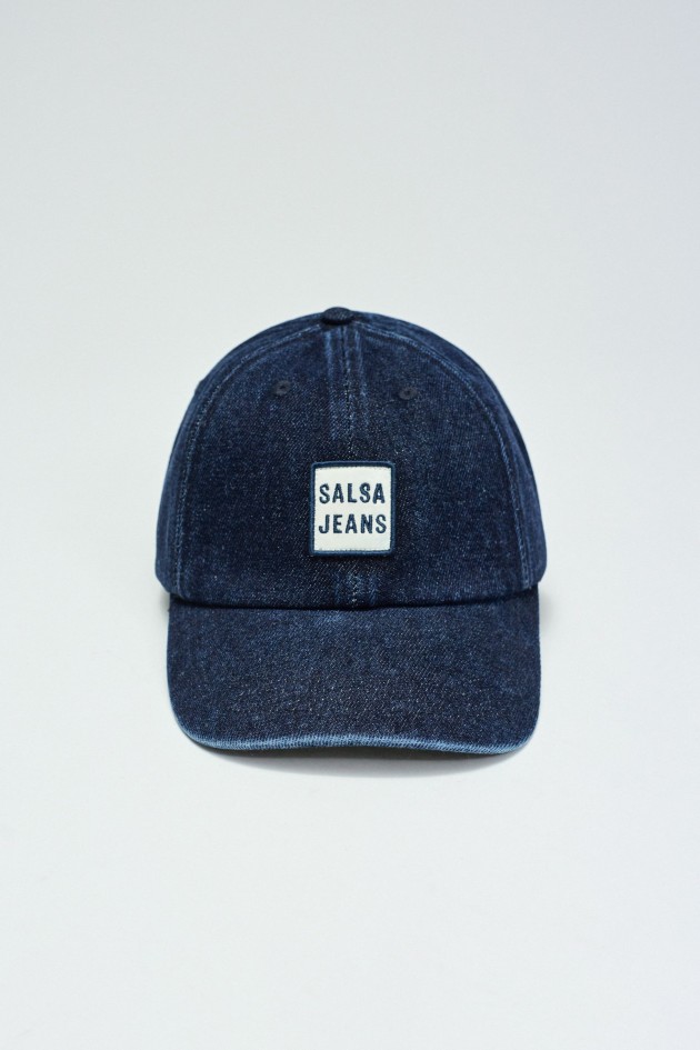 BONÉ EM DENIM COM BRANDING