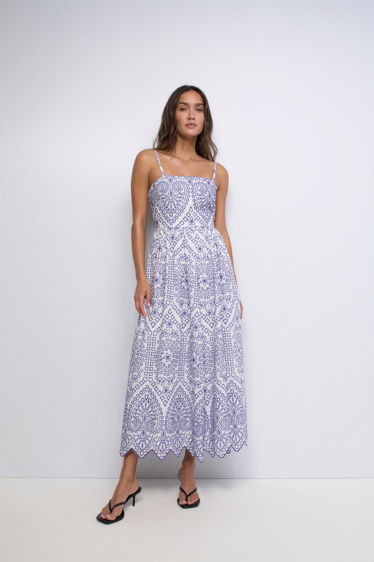 ROBE BROD�E