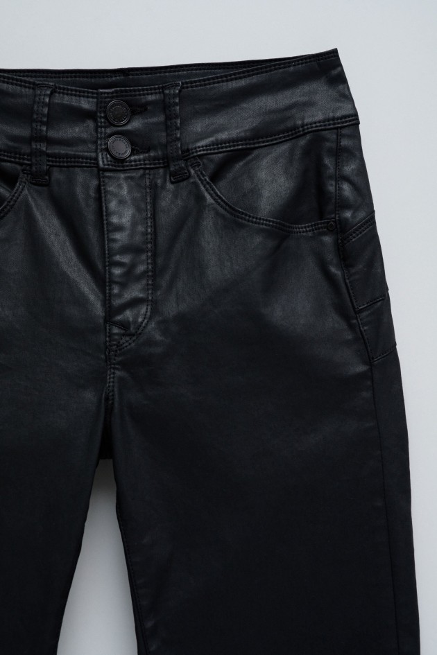 SECRET PUSH IN CROPPED SKINNY JEANS