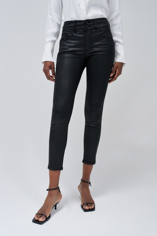 SECRET PUSH IN CROPPED SKINNY JEANS