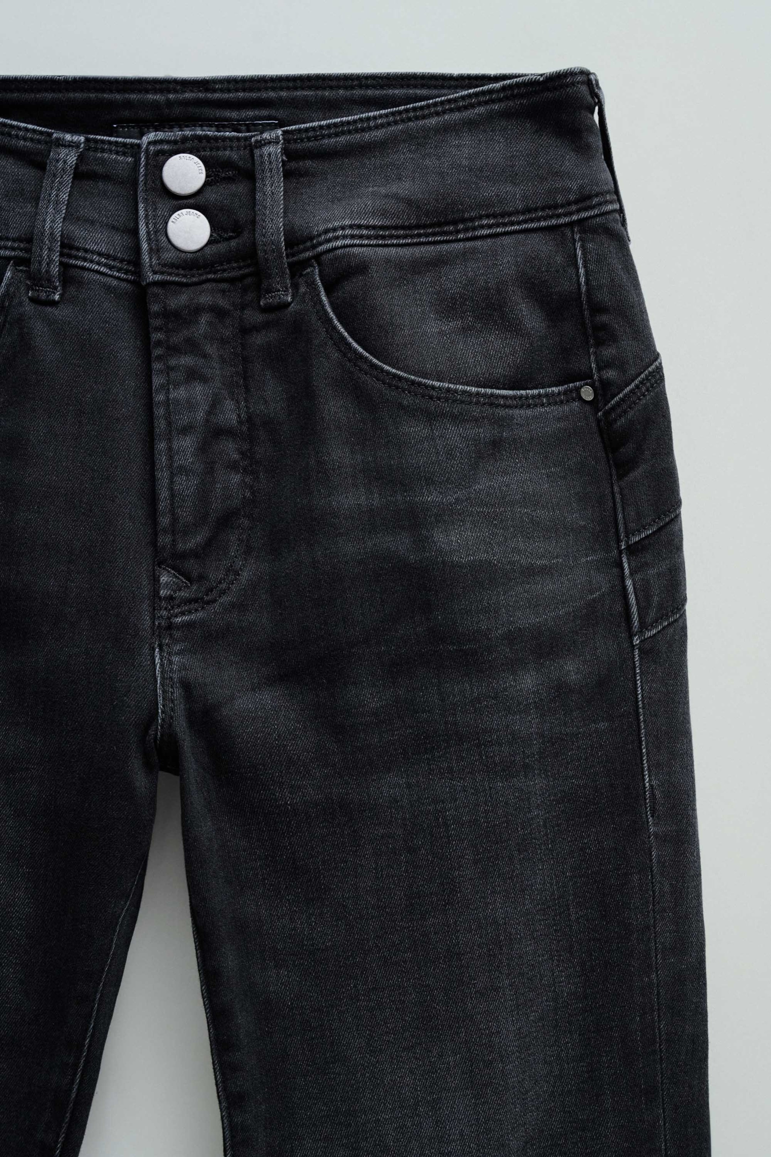 SECRET PUSH IN SKINNY JEANS