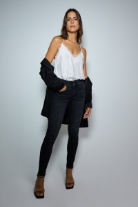 SECRET PUSH IN SKINNY JEANS