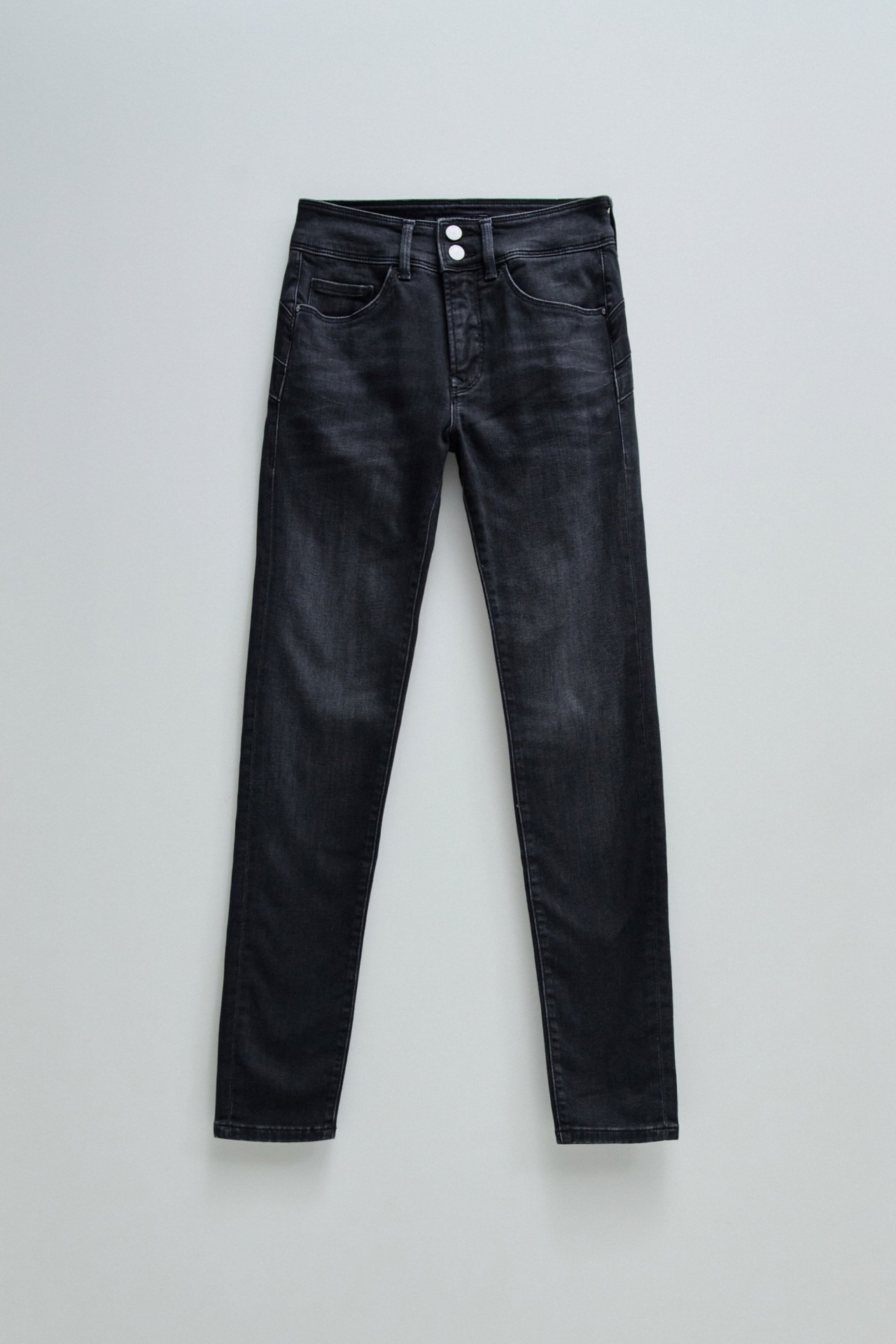 SECRET PUSH IN SKINNY JEANS