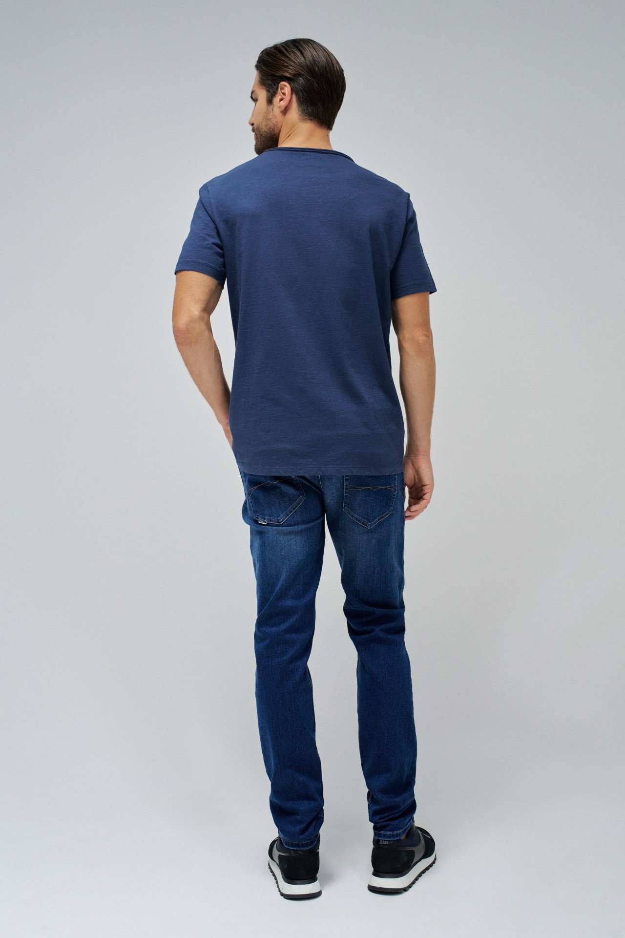T-SHIRT COM BRANDING
