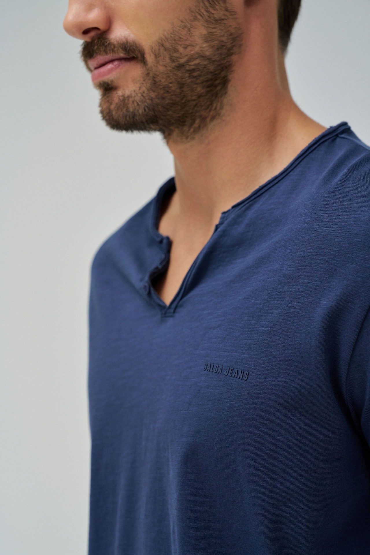 T-SHIRT COM BRANDING
