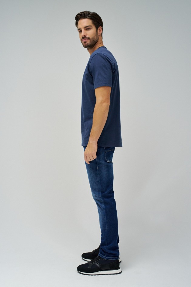 T-SHIRT WITH BRANDING