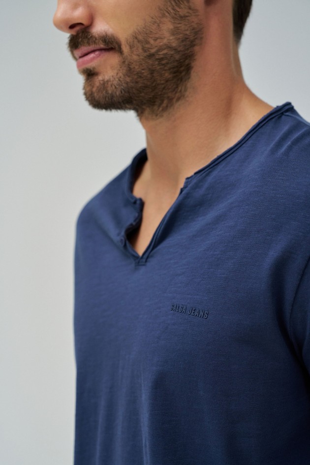T-SHIRT WITH BRANDING