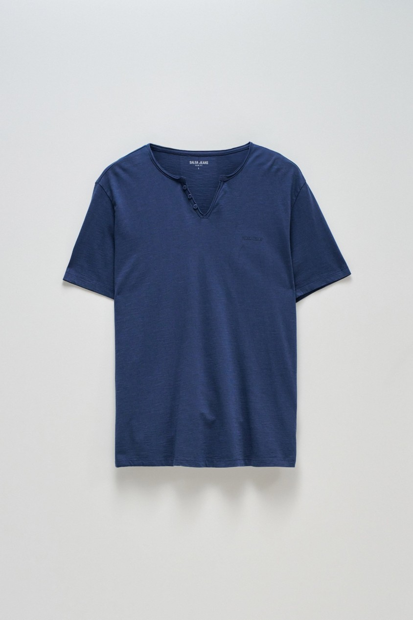 T-SHIRT MIT BRANDING