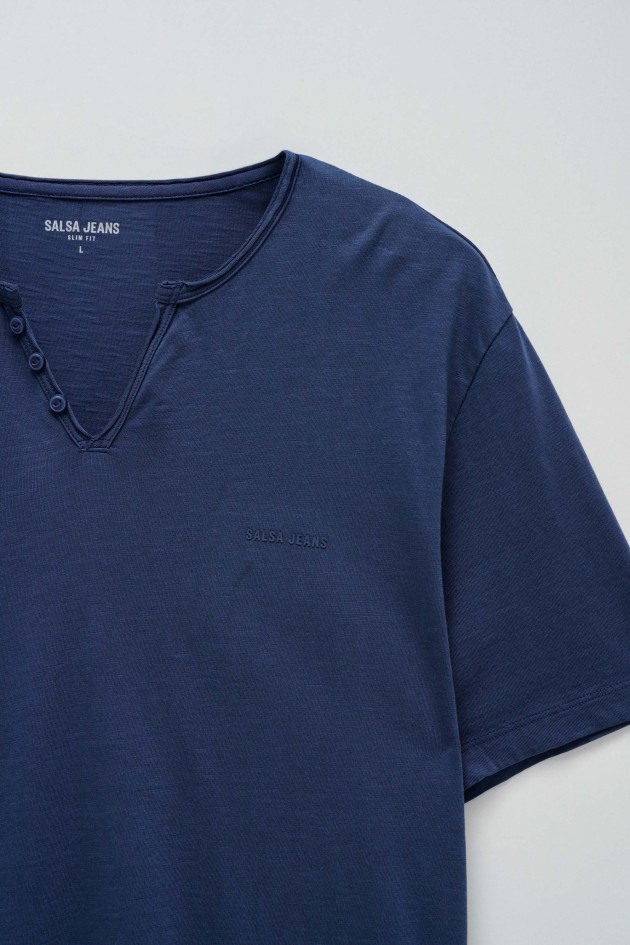 T-SHIRT WITH BRANDING