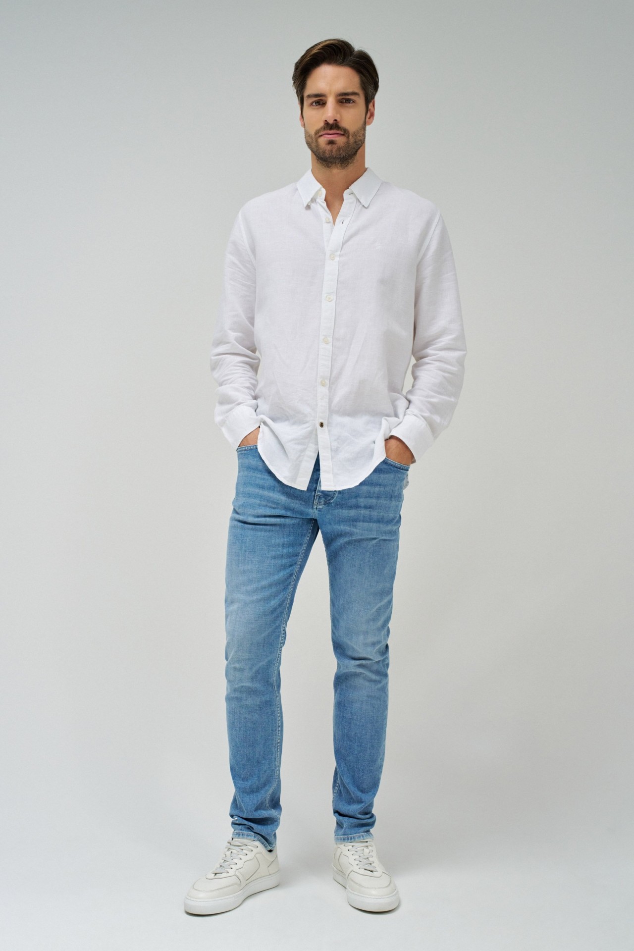 SLIM FIT JEANS