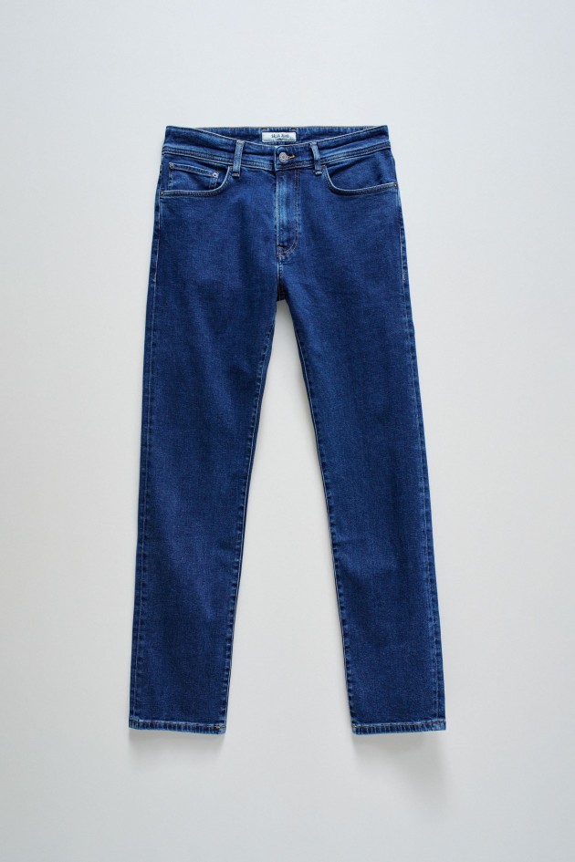 STRAIGHT FIT JEANS