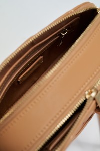 MALLETTE REMBOURR�E EFFET CUIR