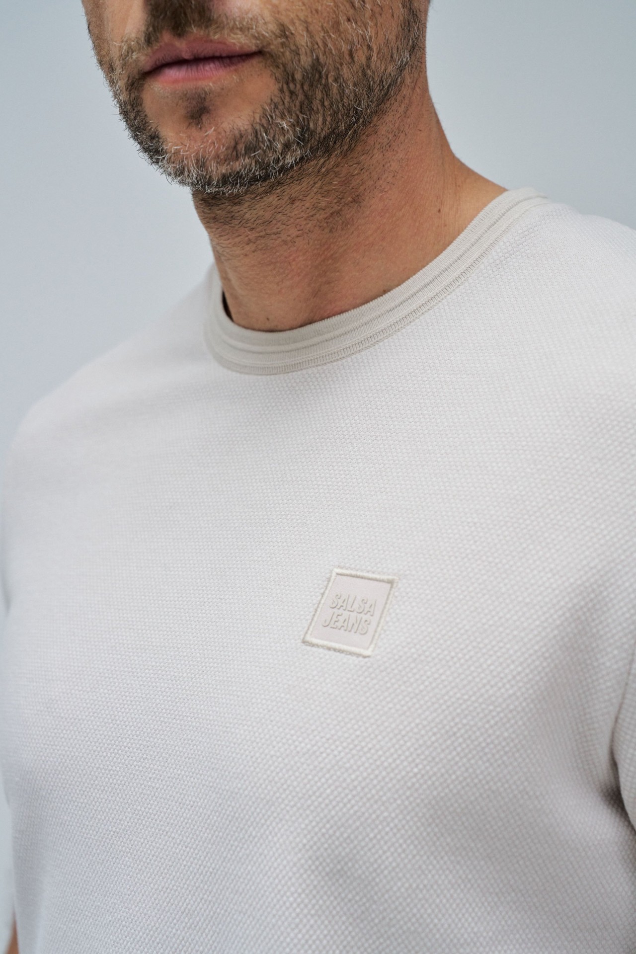 GETEXTUREERD T-SHIRT