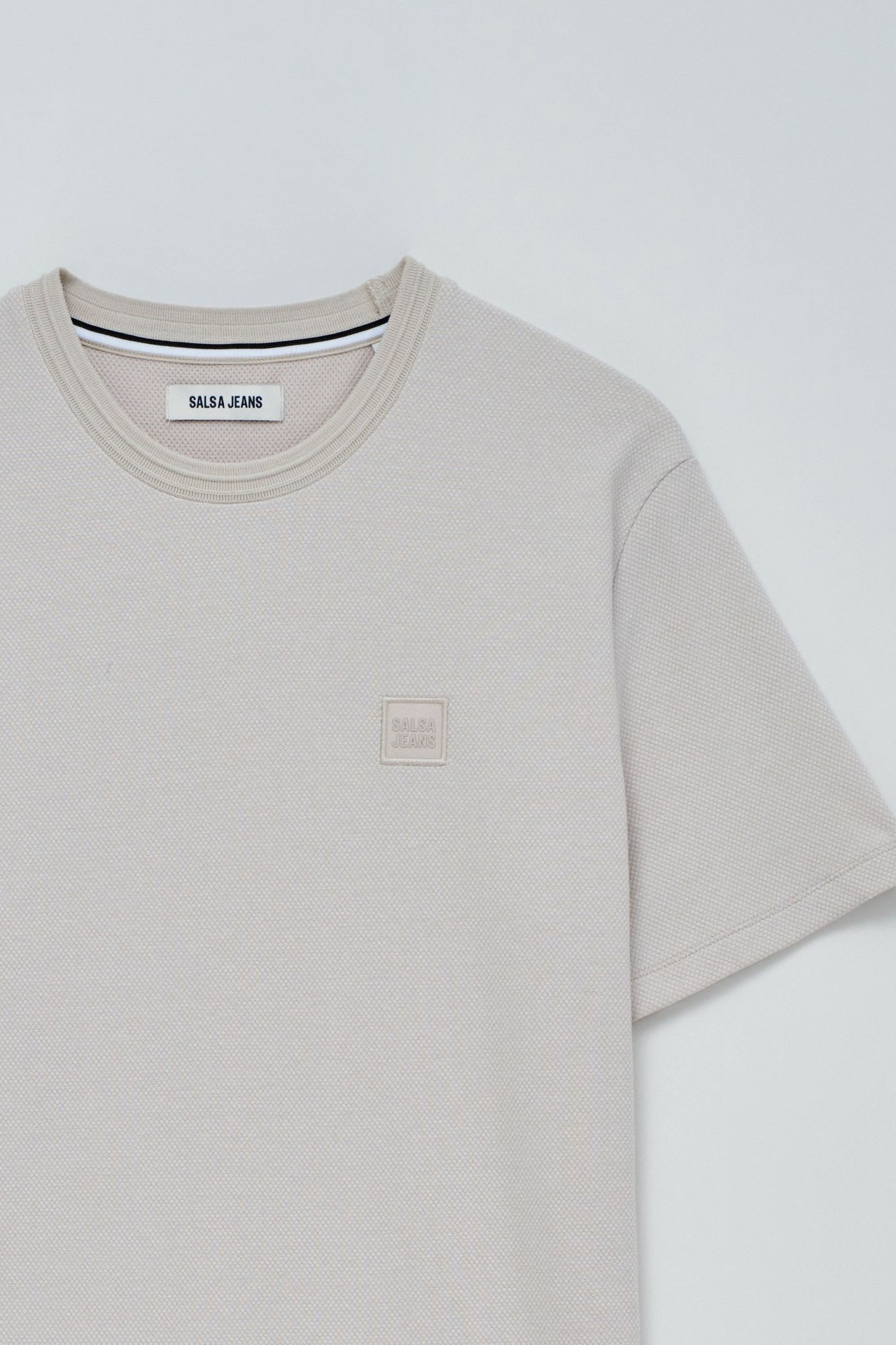GETEXTUREERD T-SHIRT