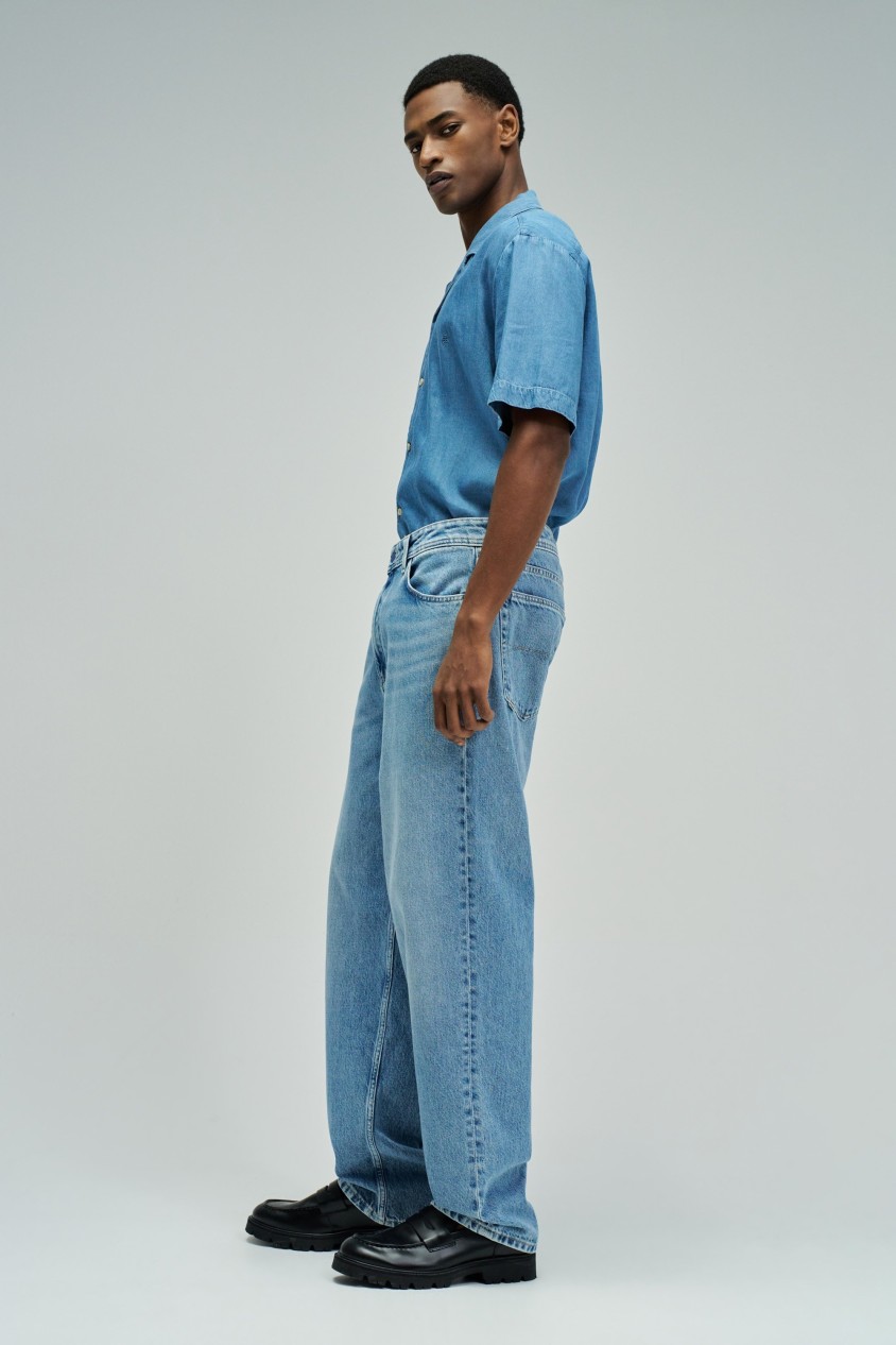LOOSE FIT JEANS