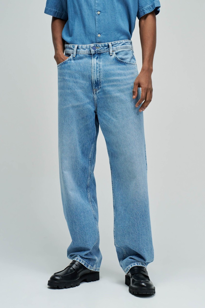 LOOSE FIT JEANS