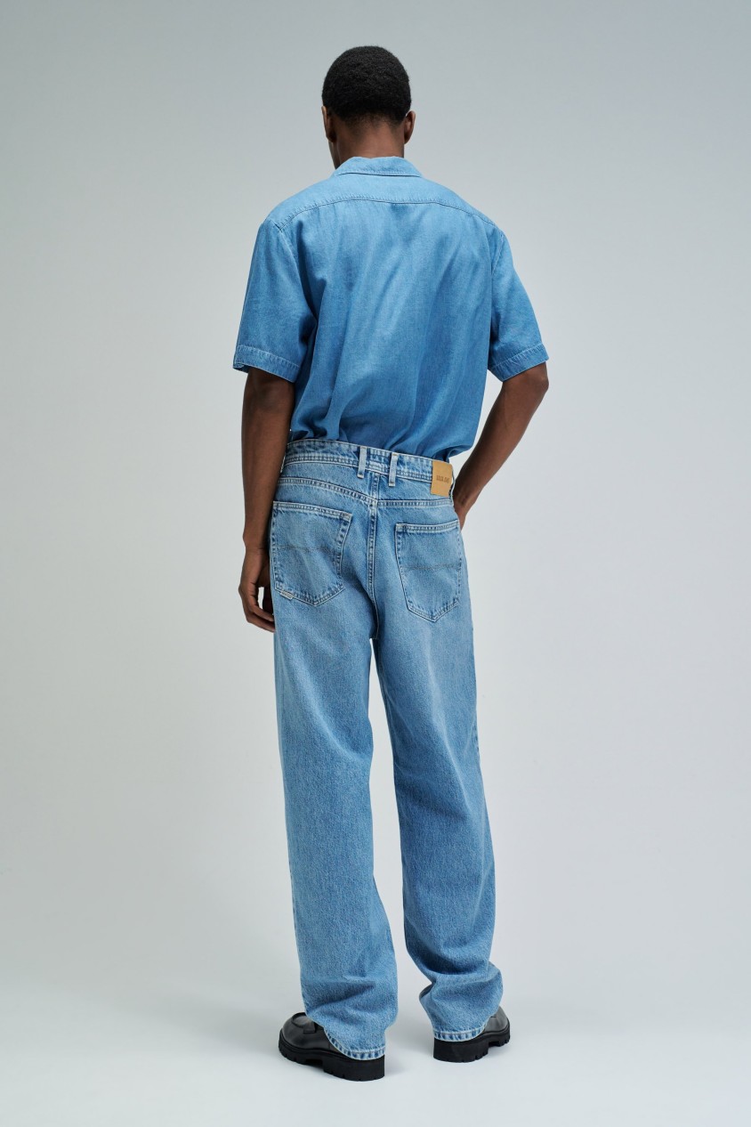 LOOSE FIT JEANS