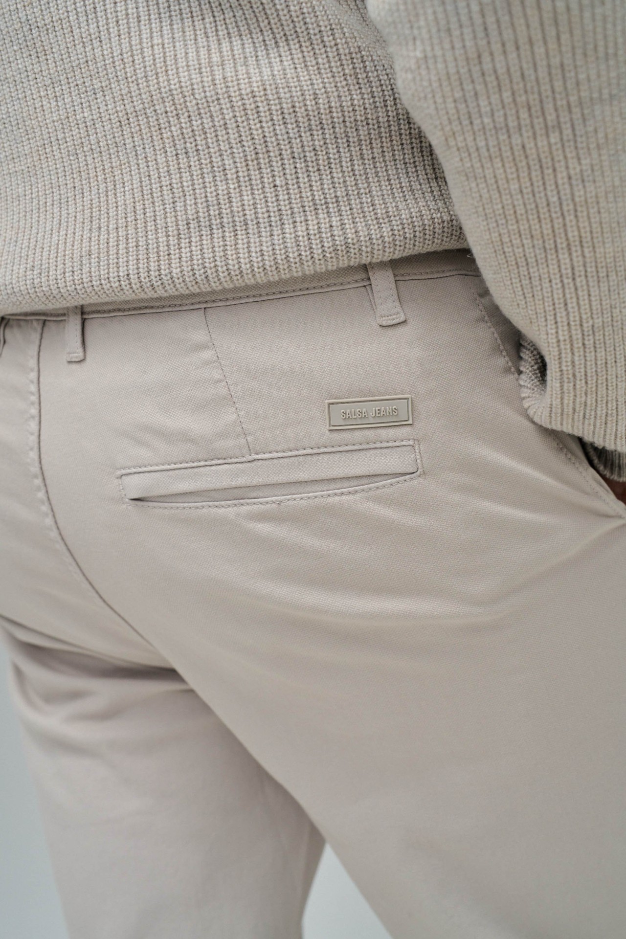 CAL�AS CHINO COM PERNA SLIM
