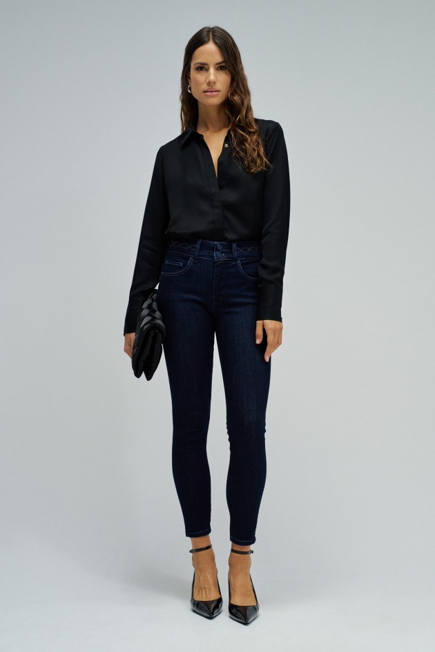 SECRET PUSH IN CROPPED SKINNY JEANS