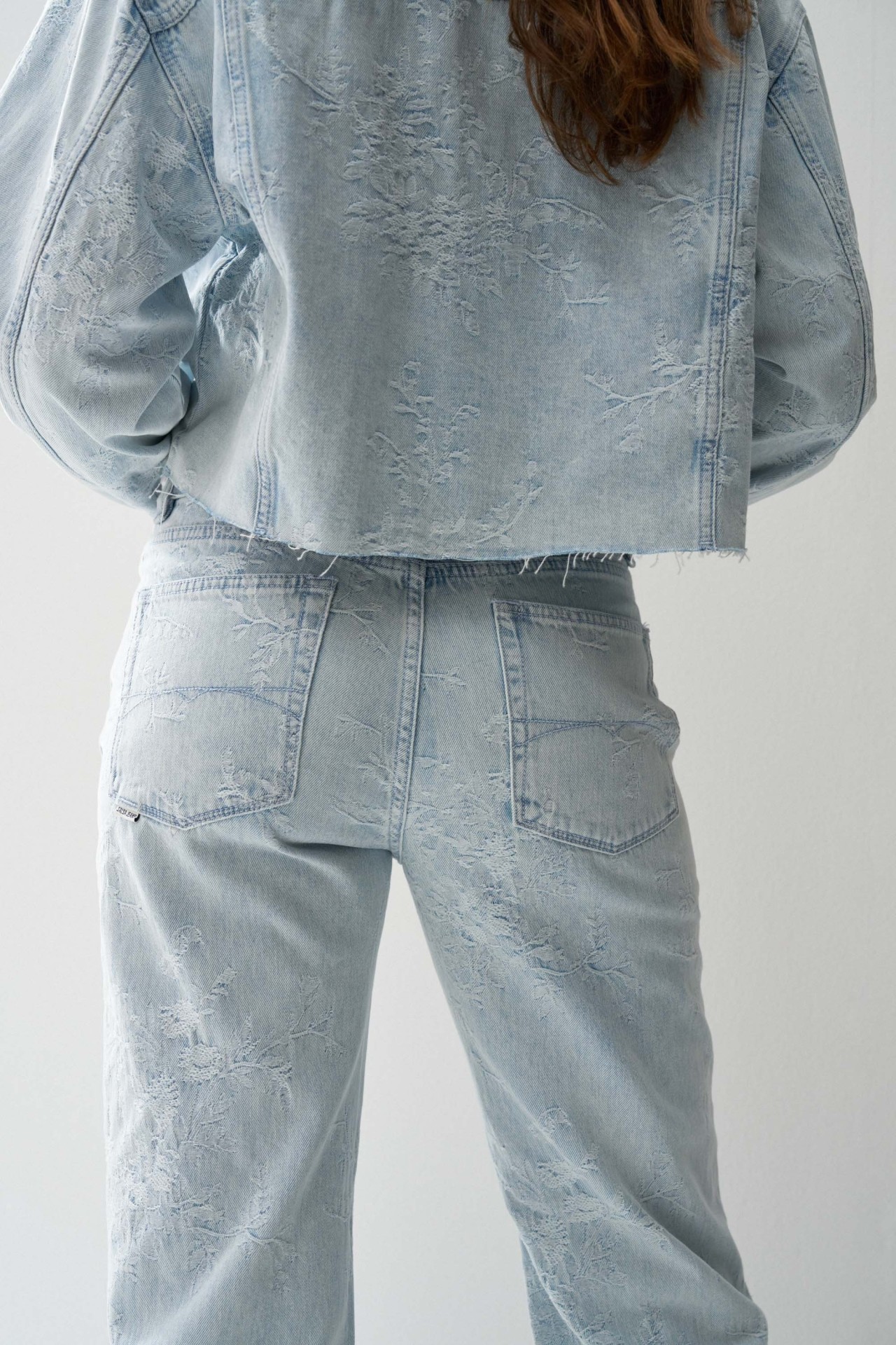JEANS STRAIGHT FIT COM JACQUARD