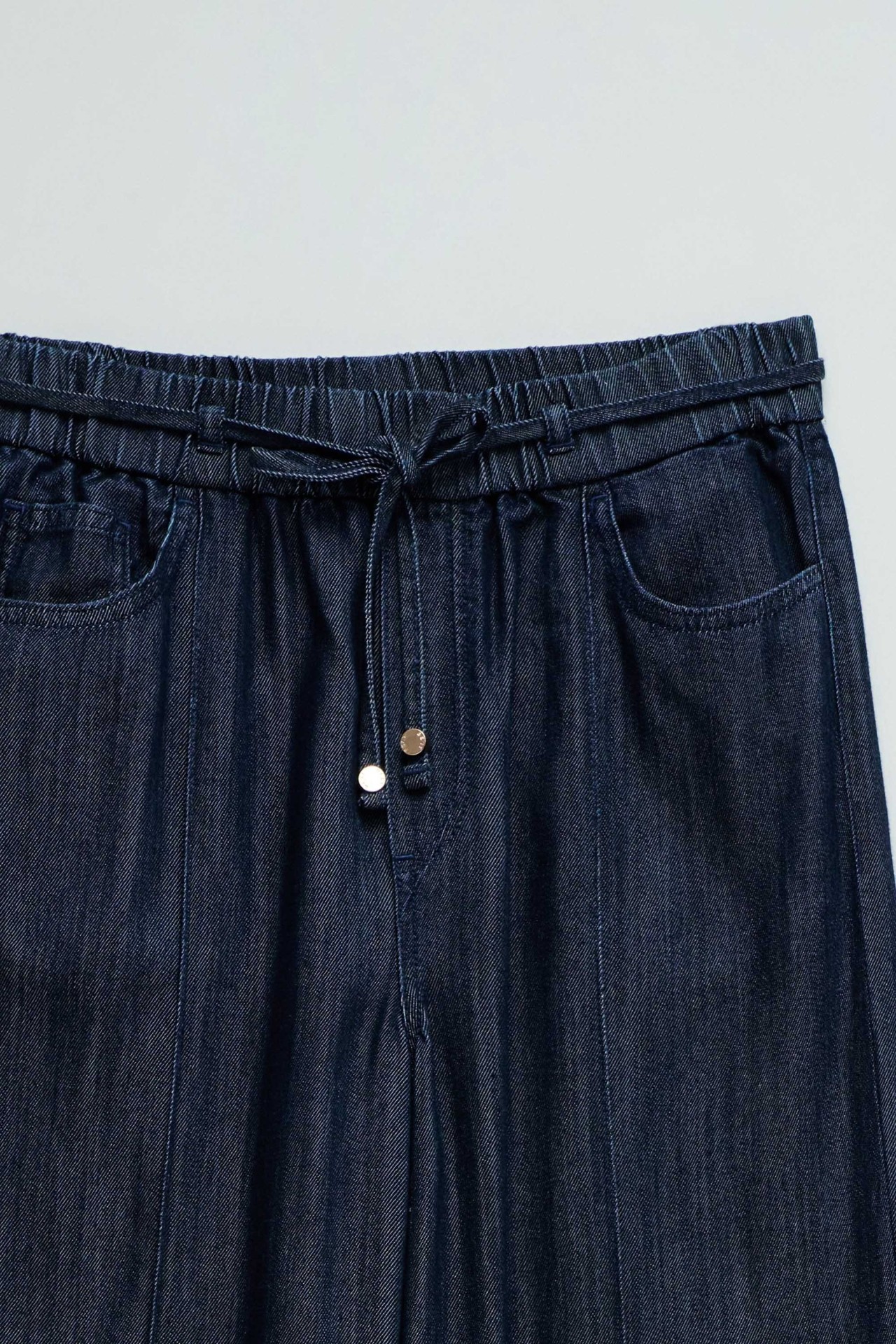 CAL�AS JOGGERS COM PERNA WIDE EM LIGHTDENIM