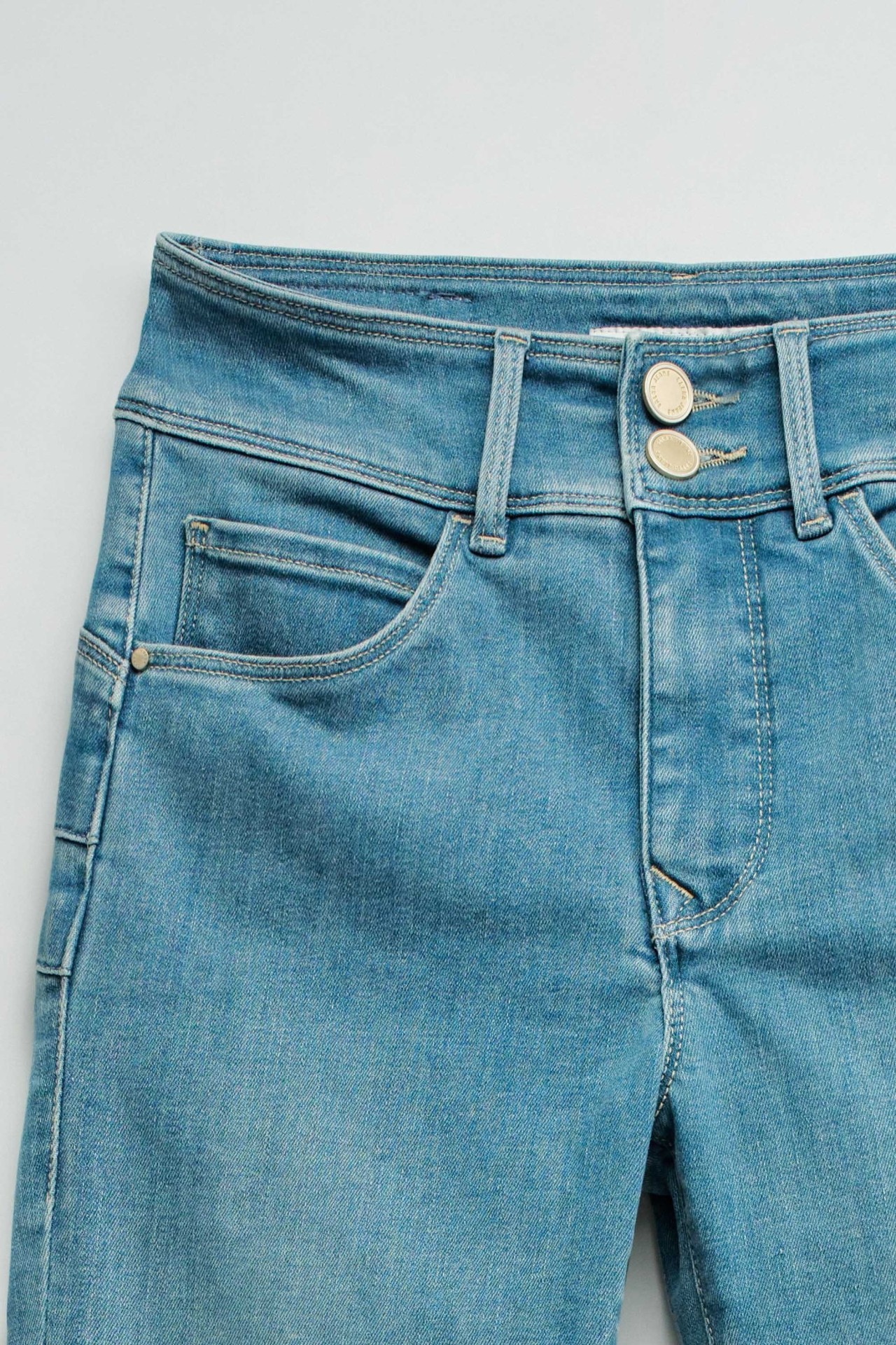 SECRET PUSH IN CROPPED SKINNY JEANS