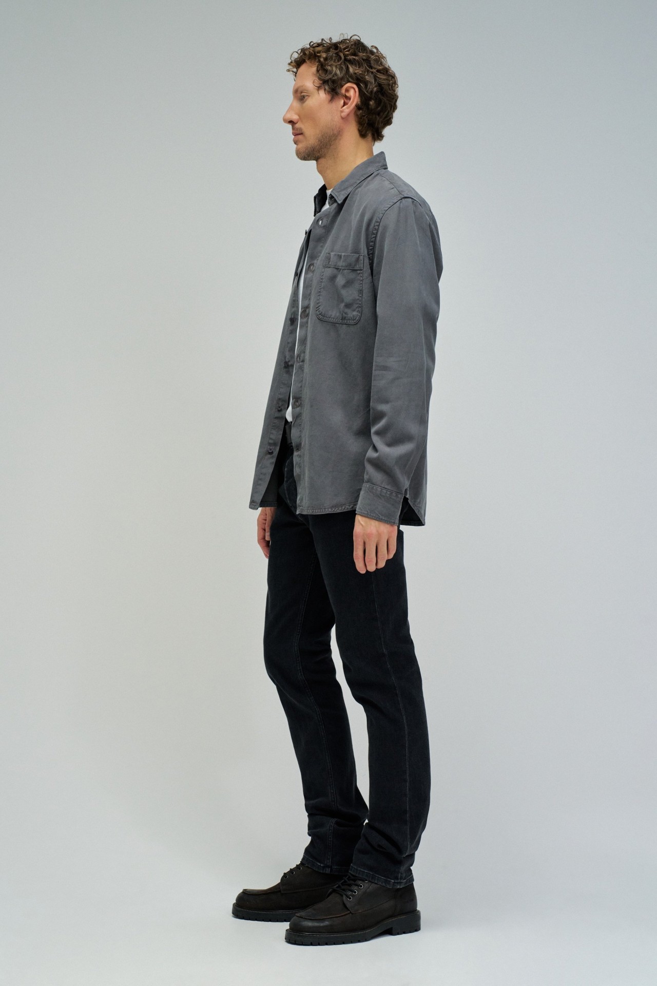 CAMISA EM DENIM LEVE