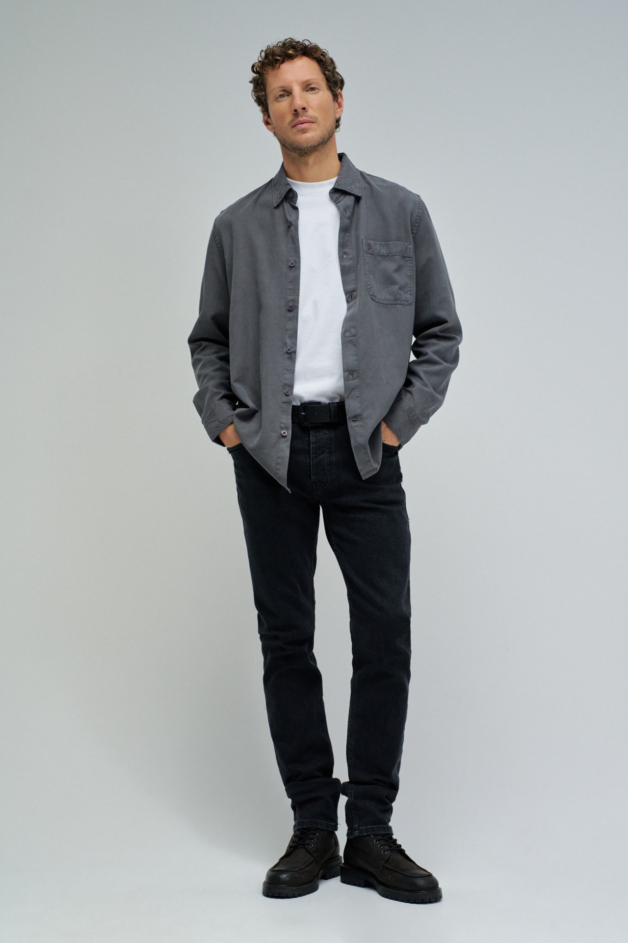 CAMISA EM DENIM LEVE