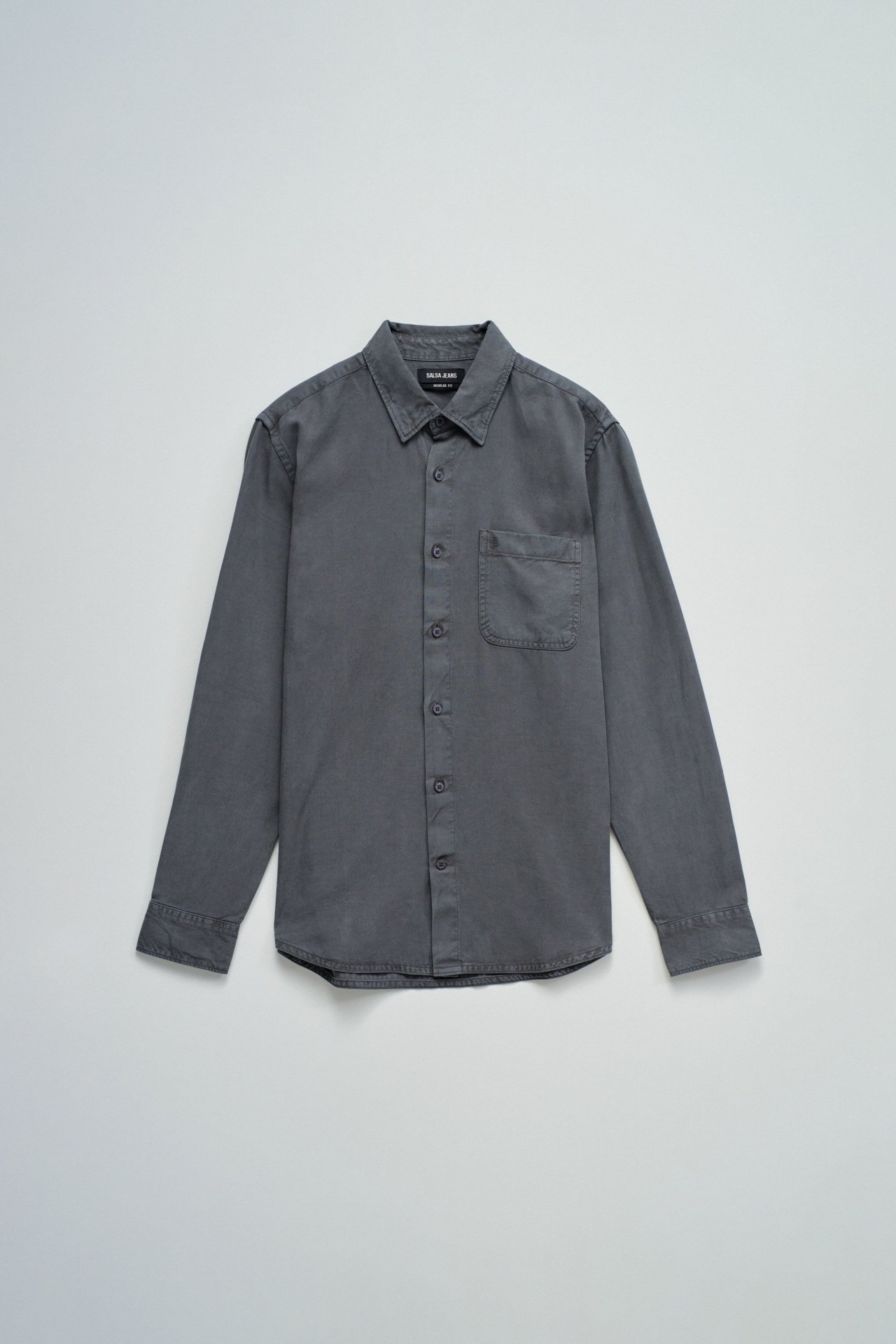 CAMISA EM DENIM LEVE