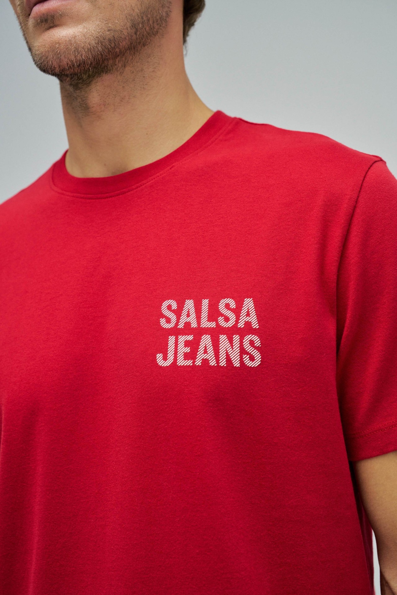 T-SHIRT COM BRANDING