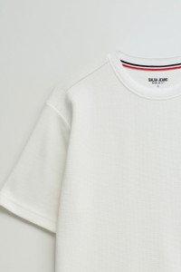 T-SHIRT MET TEXTUUR