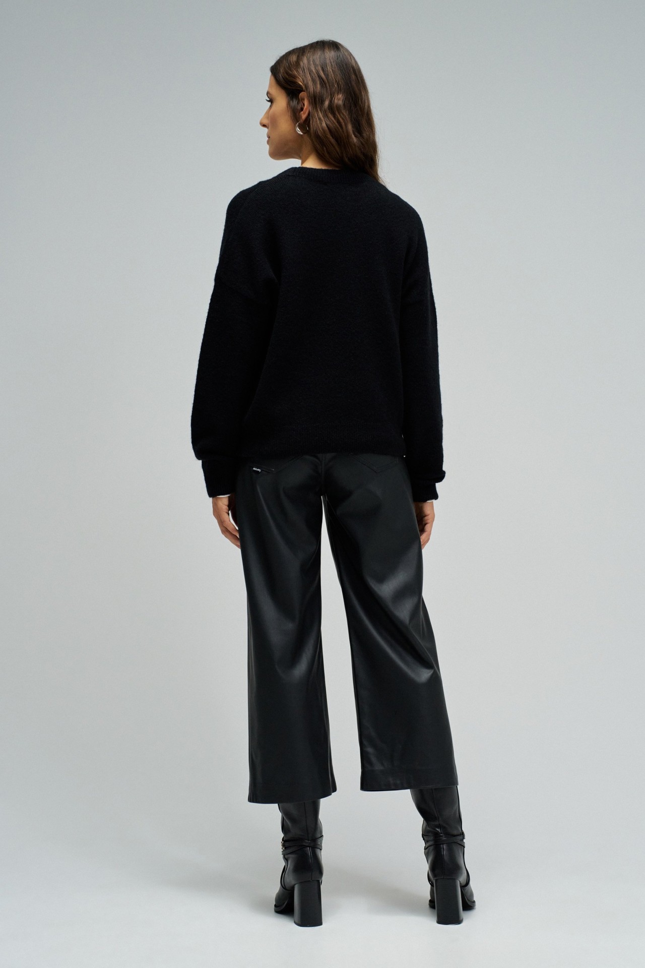 CAMISOLA DE MALHA COM BRILHANTES