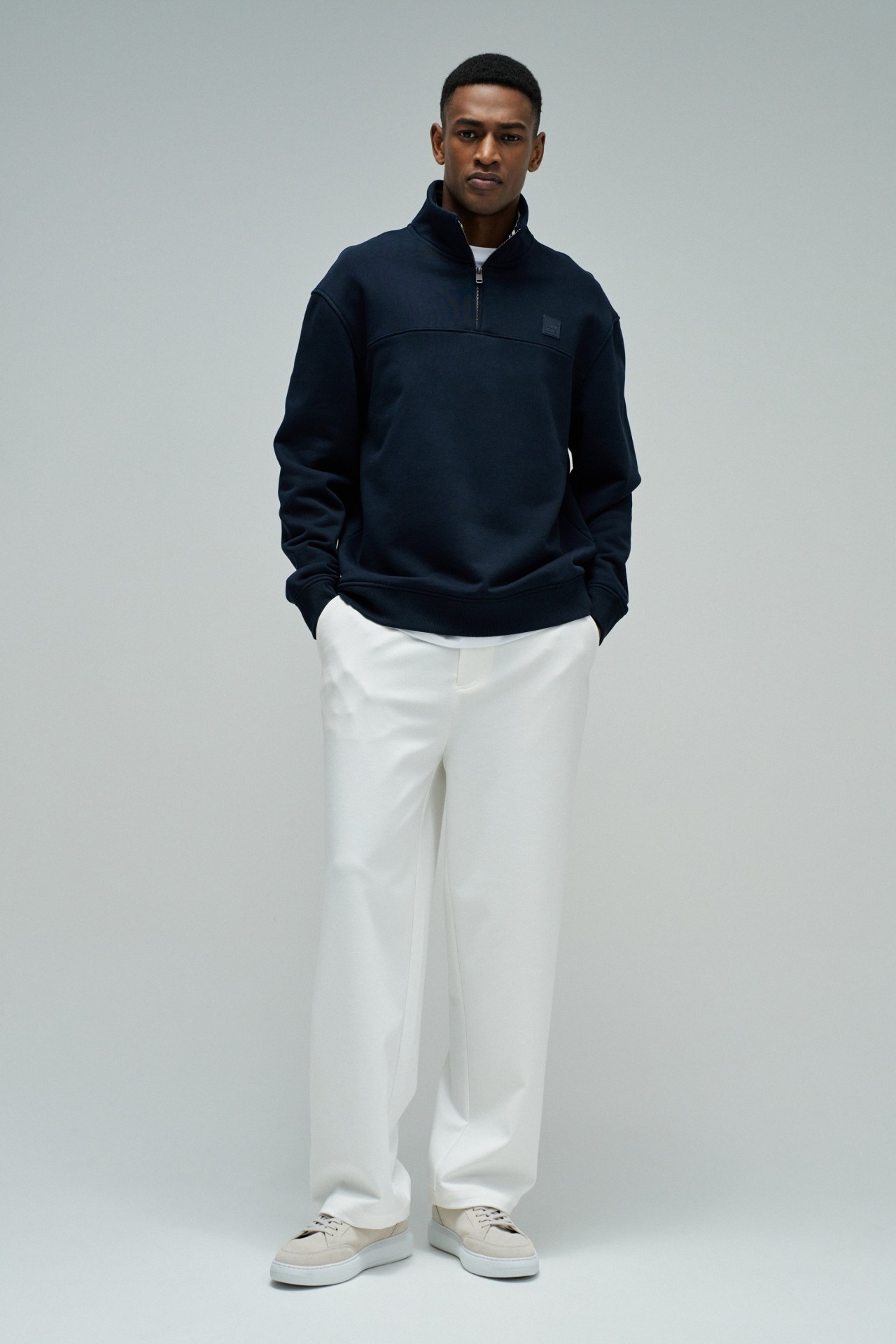 SWEATSHIRT COM MEIO FECHO