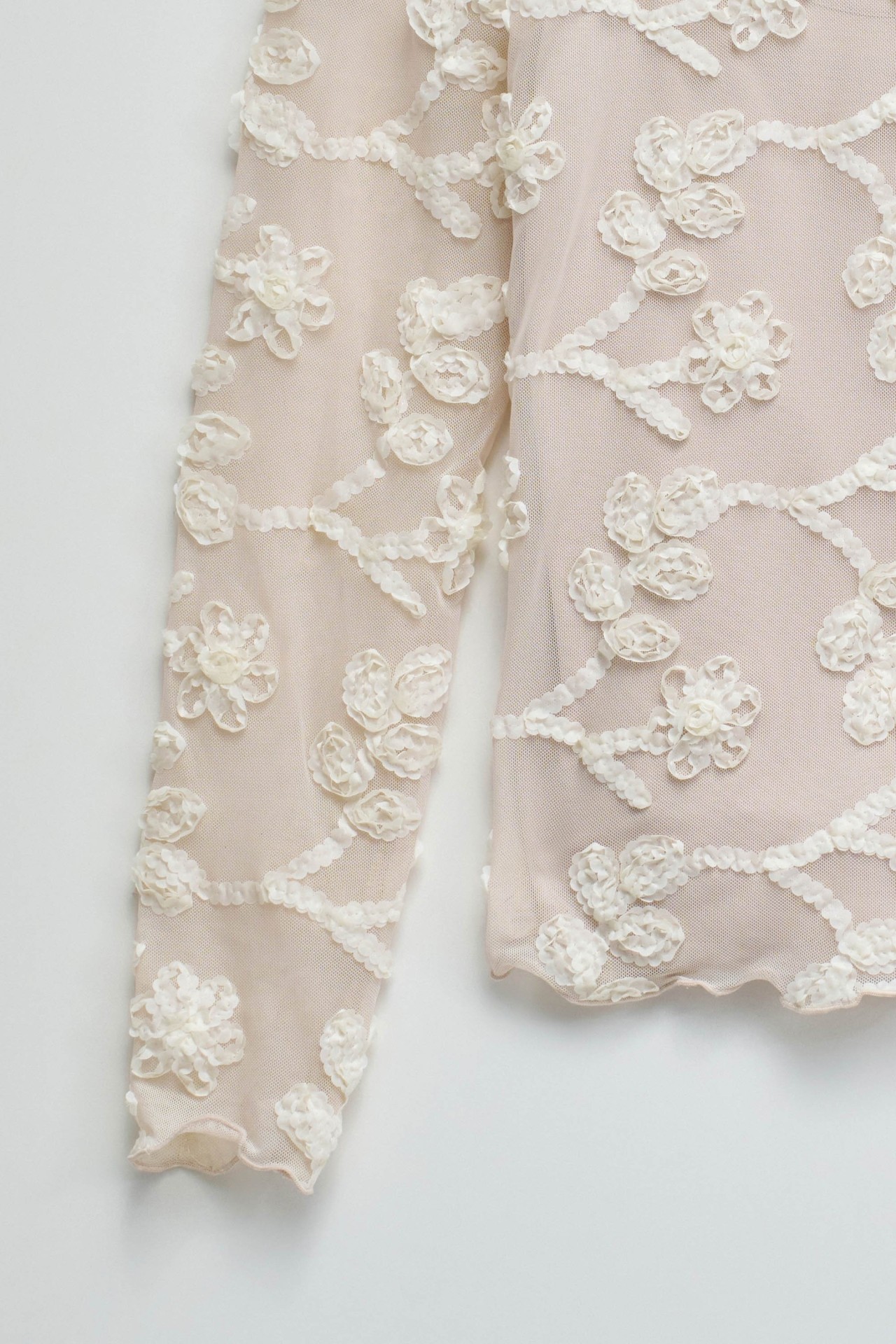 SWEATER WITH THREE-DIMENSIONAL EFFECT