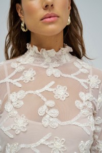 SWEATER WITH THREE-DIMENSIONAL EFFECT