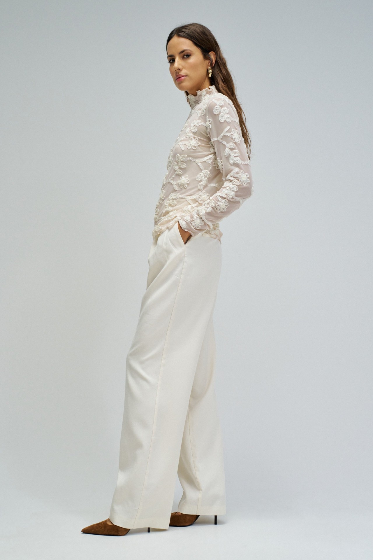 SWEATER WITH THREE-DIMENSIONAL EFFECT