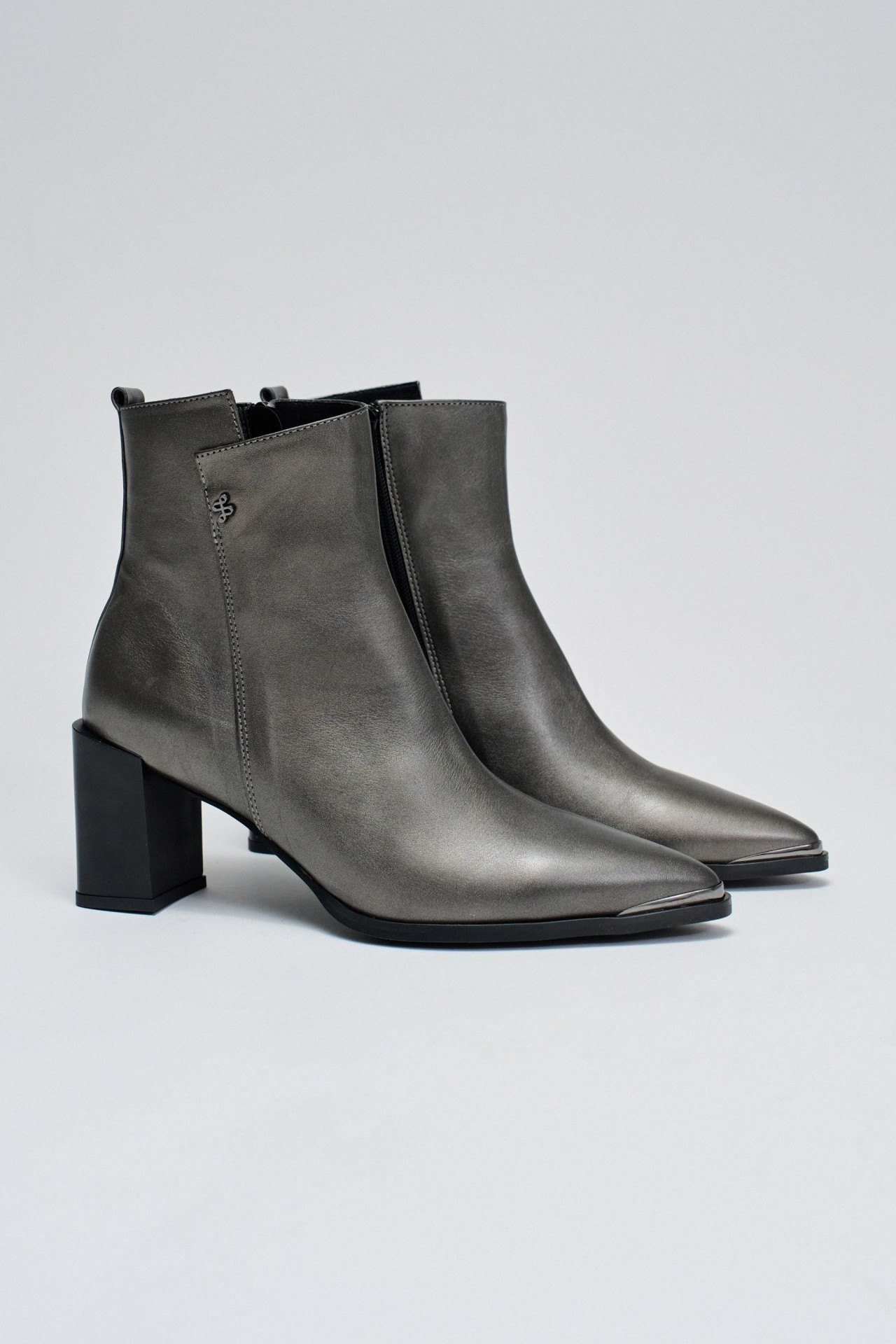 BOTAS EM PELE