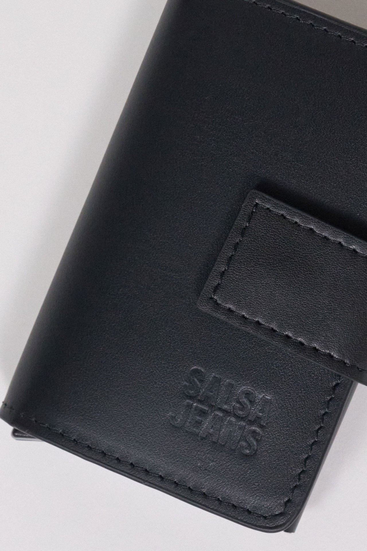 PORTA-MOEDAS R�GIDO EM PELE