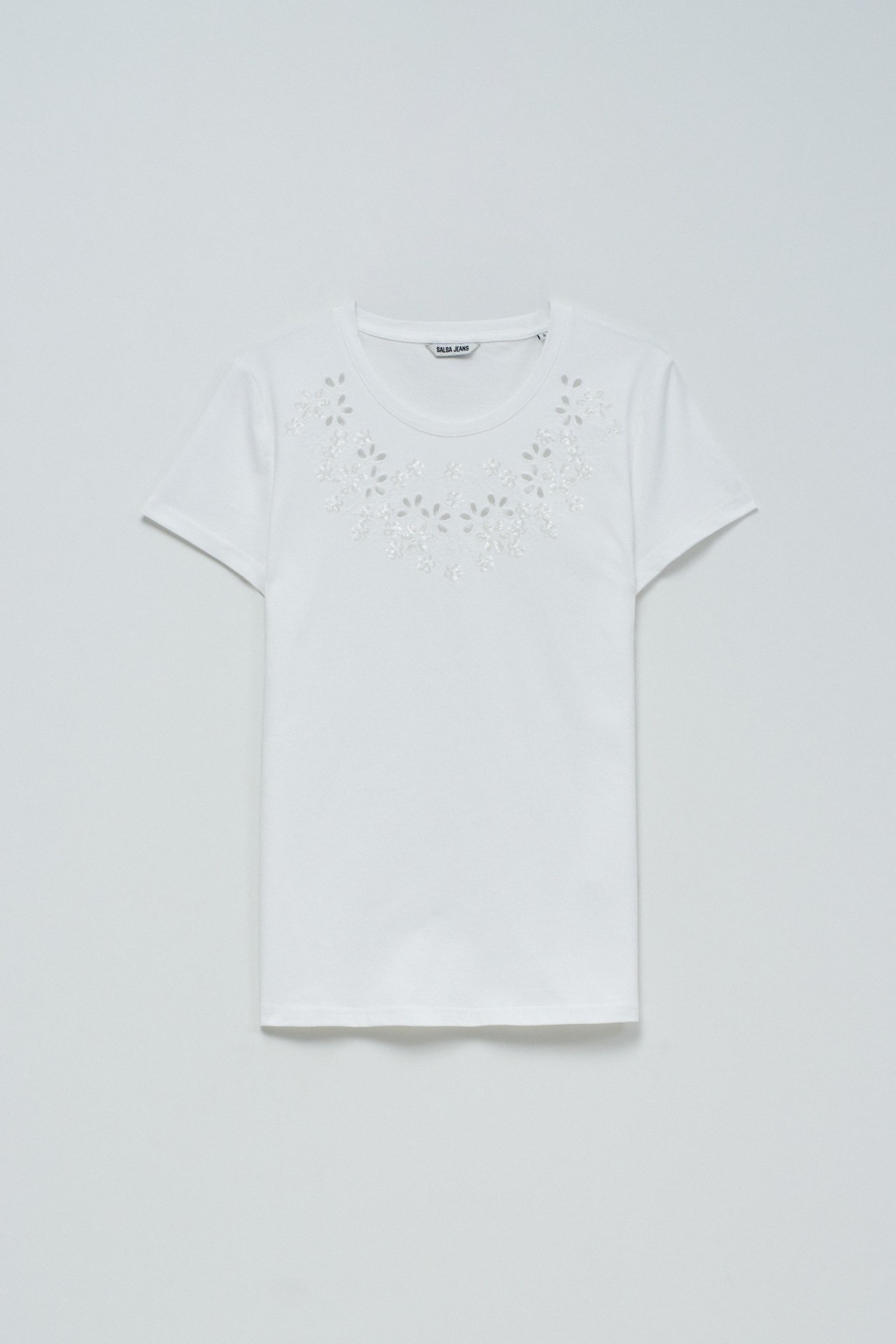 T-SHIRT COM BORDADO