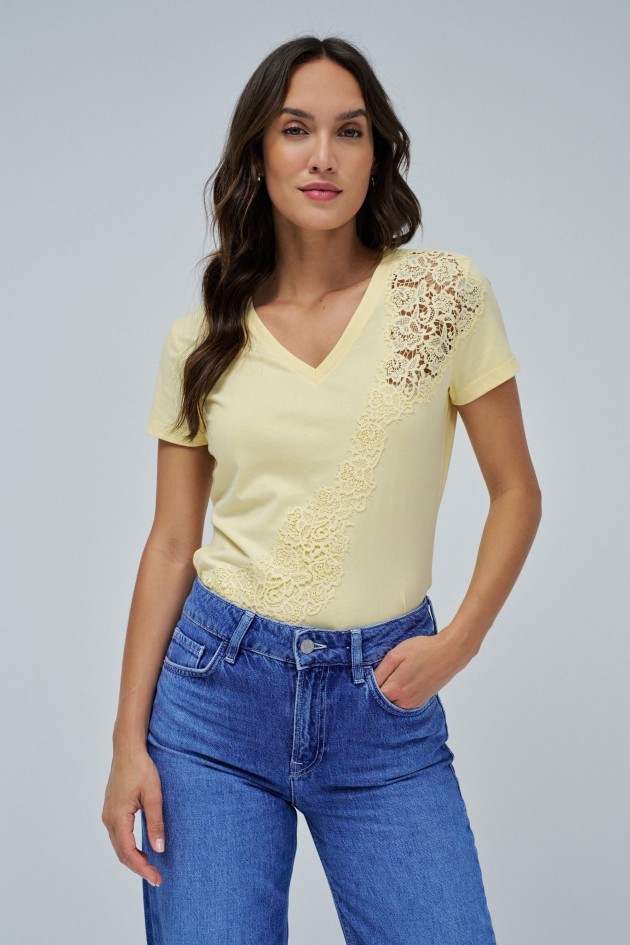 T-SHIRT COM RENDA