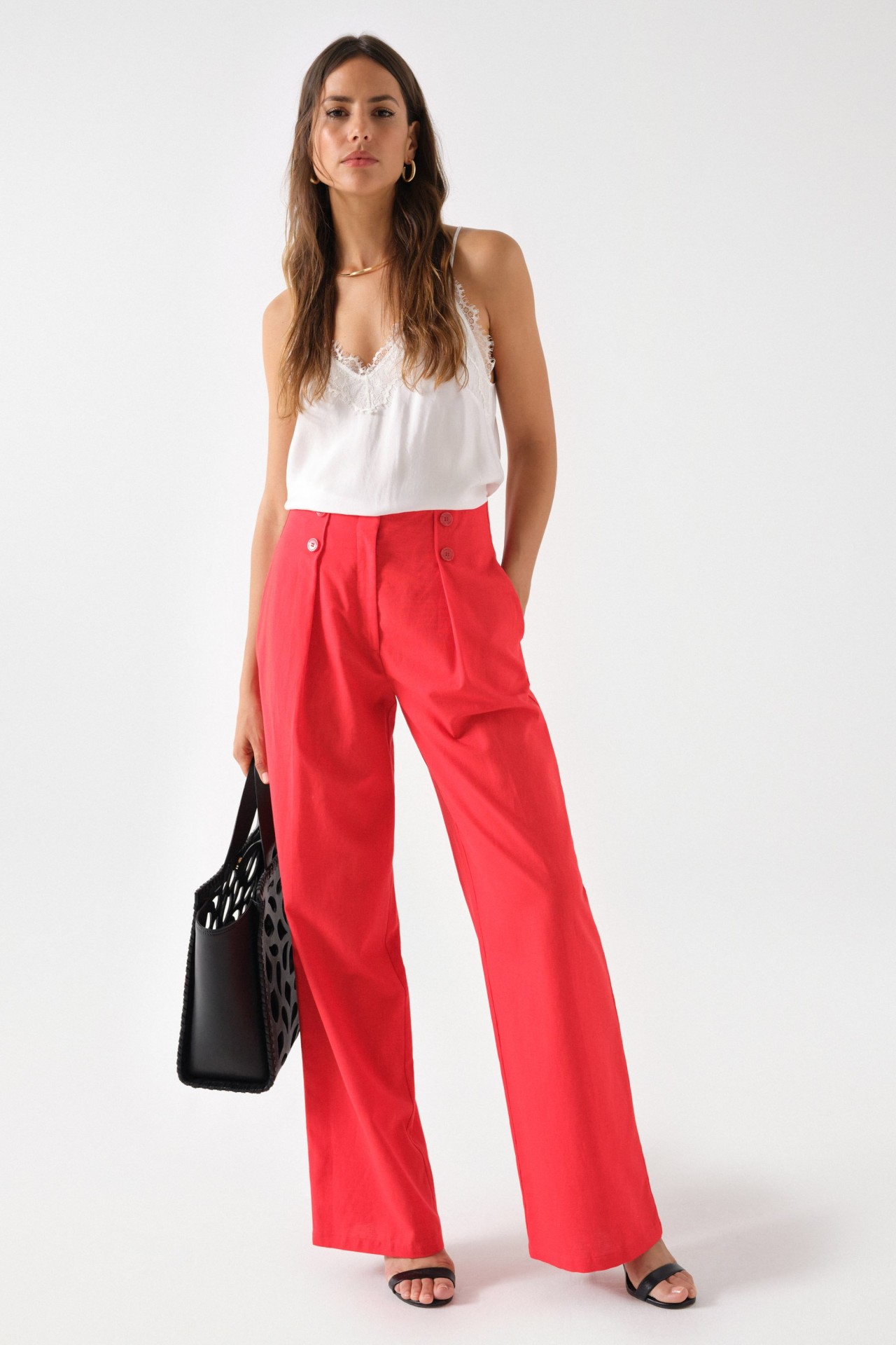TOP DE SAT�N CON DETALLE DE ENCAJE