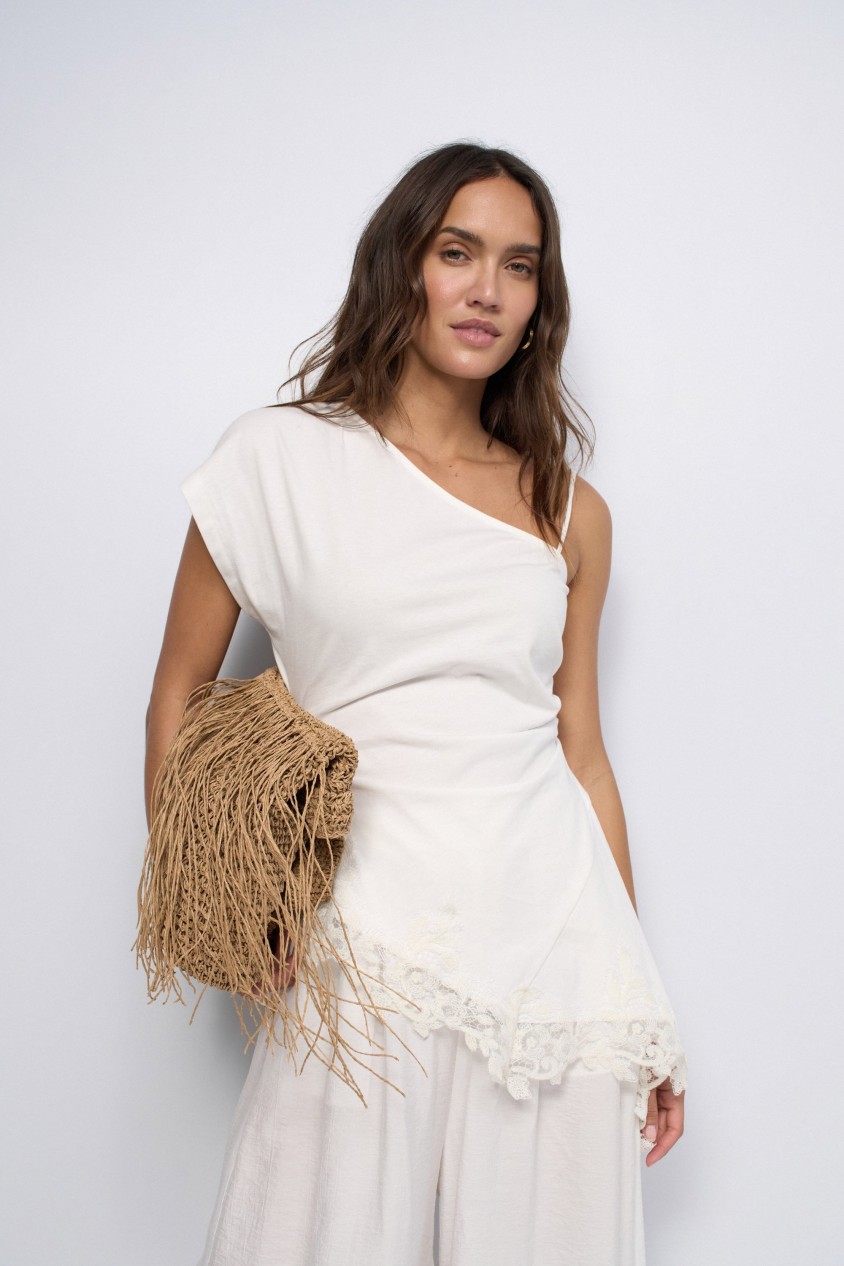 ASYMMETRISCH T-SHIRT MET KANT